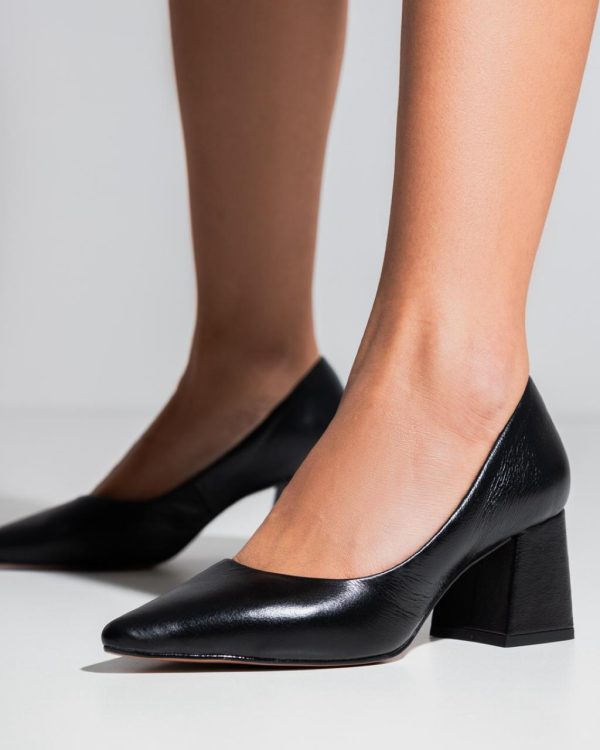 Scarpin Couro Preto Salto Bloco