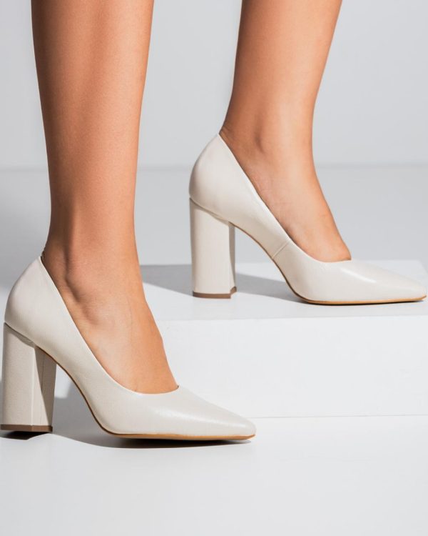 Scarpin Couro Off White Salto Bloco Alto