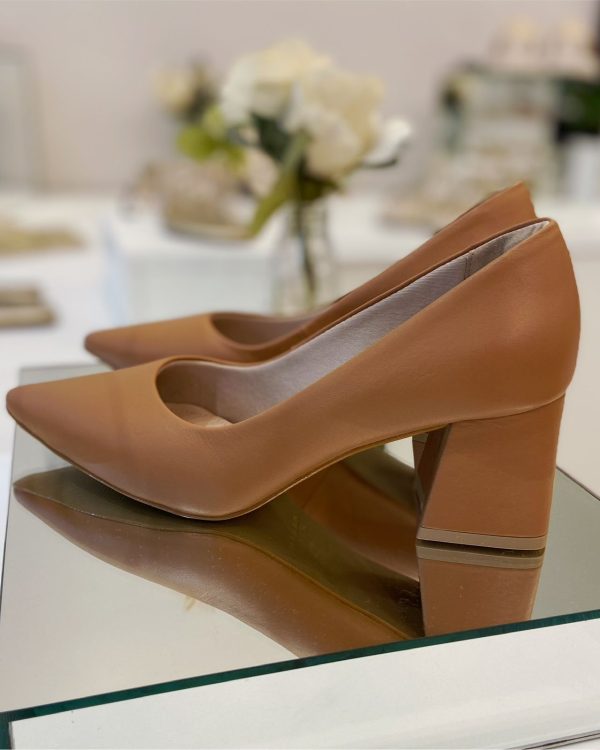 Scarpin Couro Caramelo Salto Bloco