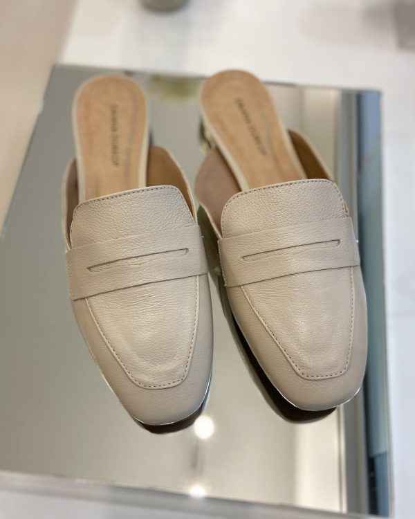 Mule Off White em Couro