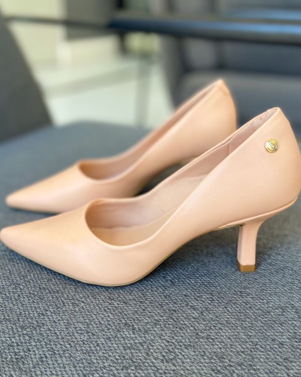 Scarpin Nude Salto Fino Baixo