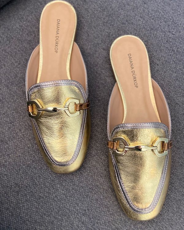 Mule Dourado Couro Detalhe Onix