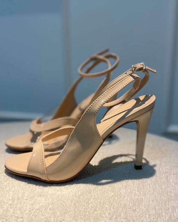 Sandália Verniz com Detalhe Transparente Nude