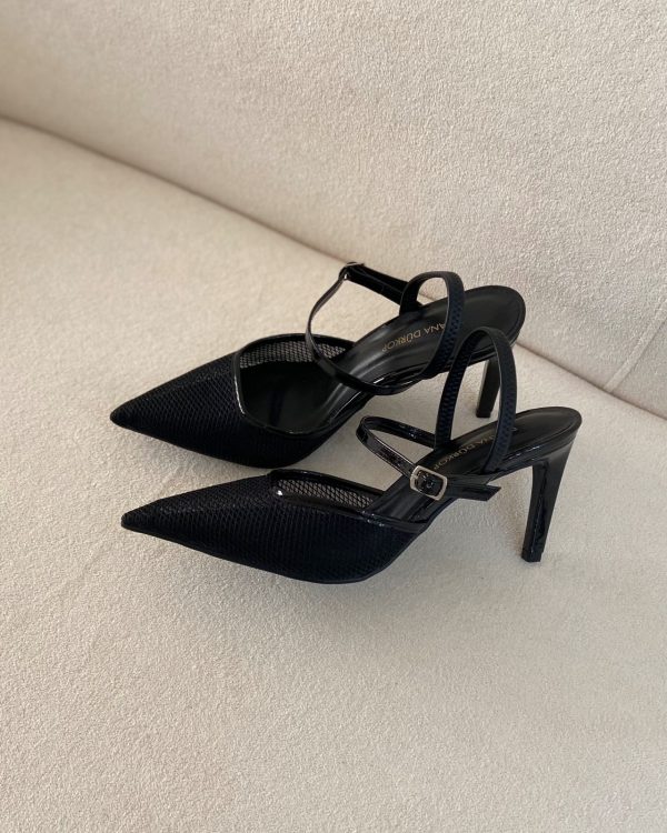 Scarpin Preto Detalhe em Tela
