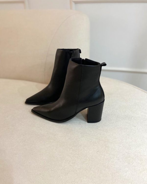 Bota Couro Preta Bico Fino
