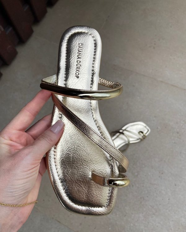 Rasteira Dourada com Peças Orgânicas