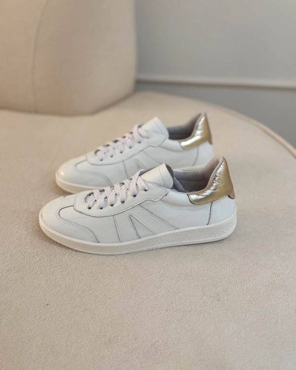 Tênis Couro Branco com Dourado