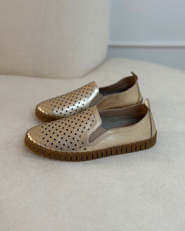 Tênis Slip On Couro Dourado