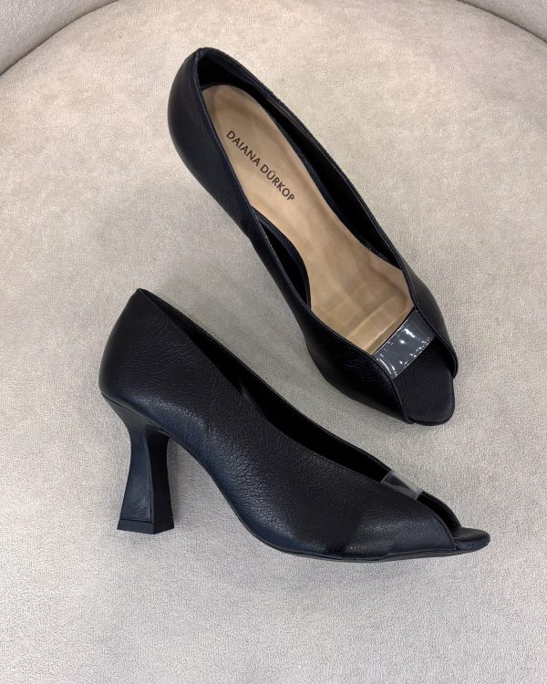 Scarpin Couro detalhe Transparente